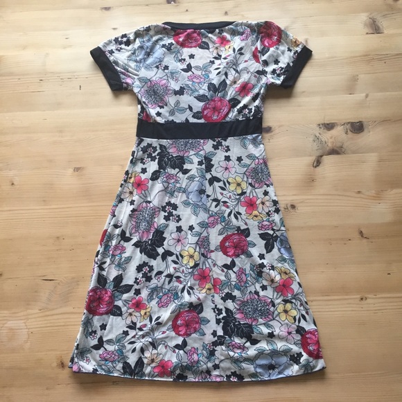 Forever 21 floral v-neck dress size small - Picture 3 of 5